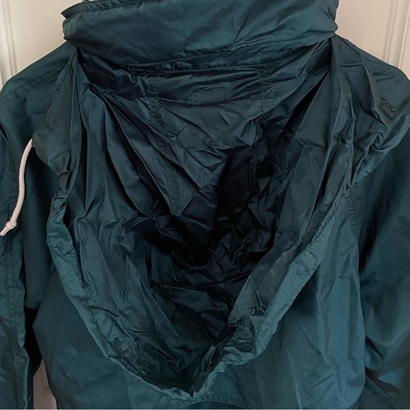 Vintage Eddie Bauer Vented Windbreaker. Green. Packable Hood. Size large - Picture 9 of 11